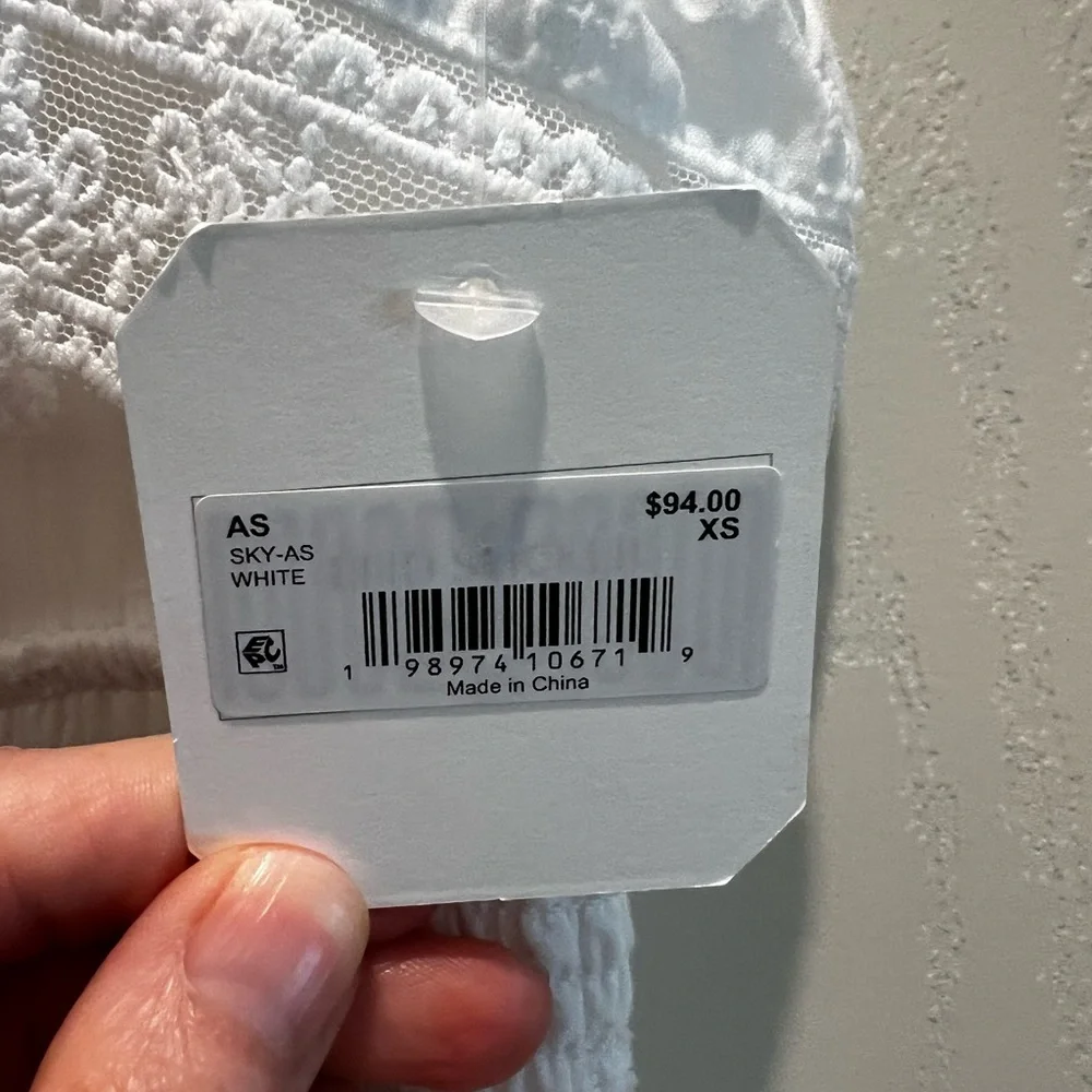 White islet dress - Picture 4 of 4